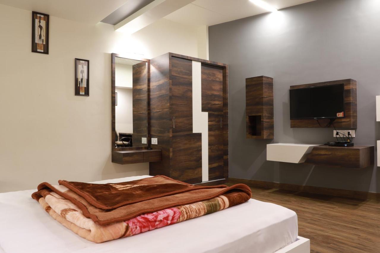 Hotel Darshan Amreli Bagian luar foto