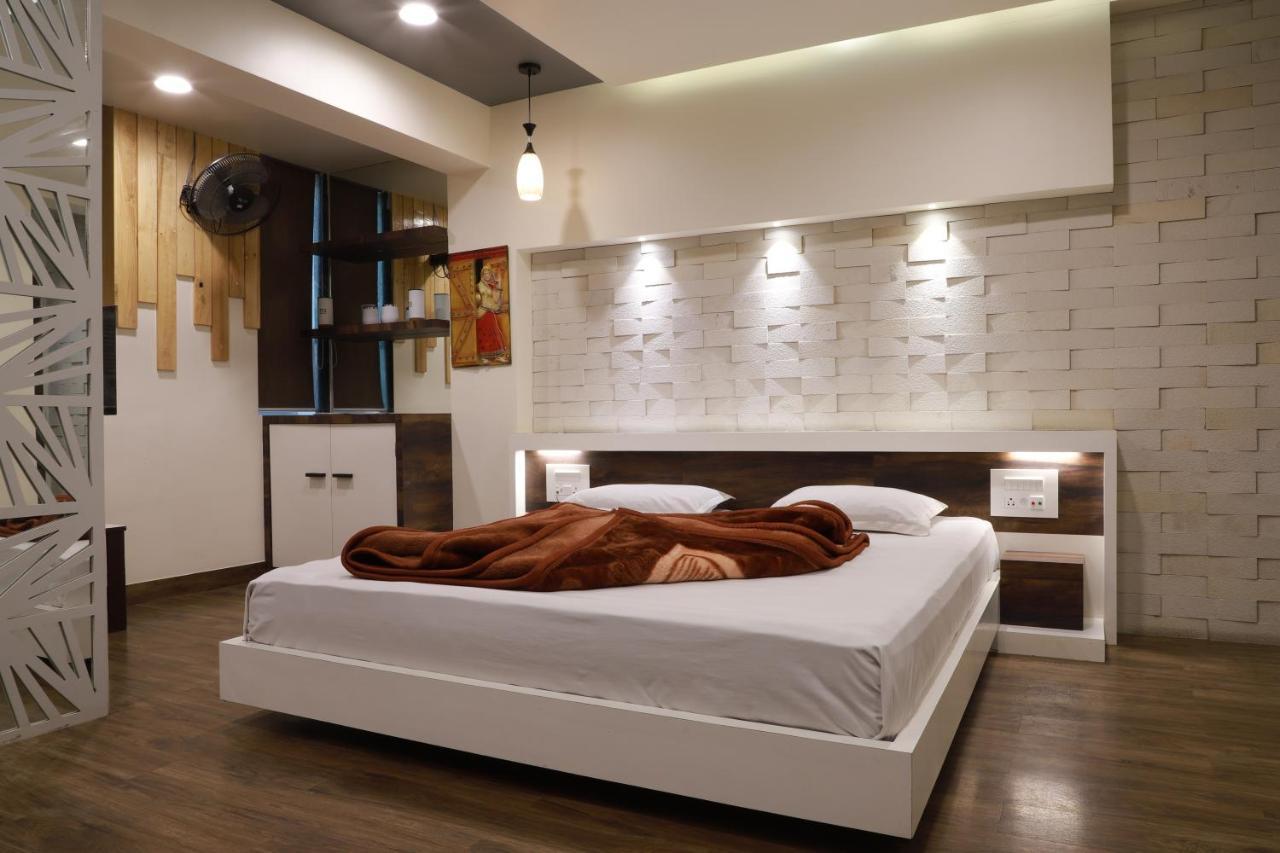 Hotel Darshan Amreli Bagian luar foto
