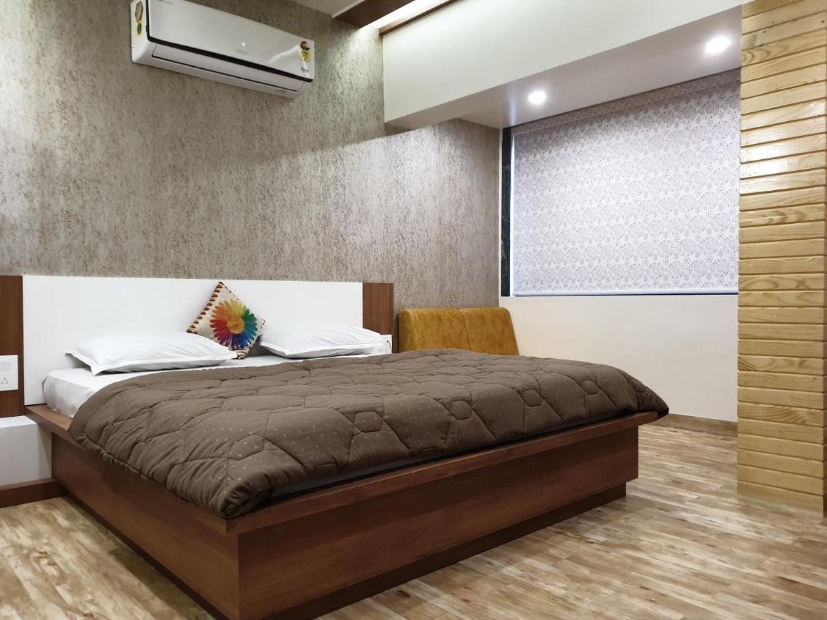 Hotel Darshan Amreli Bagian luar foto