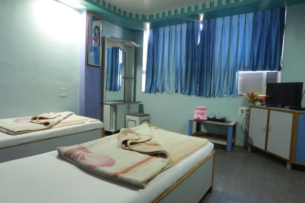 Hotel Darshan Amreli Bagian luar foto